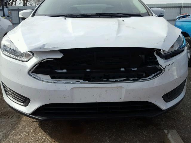 1FADP3F29HL290729 - 2017 FORD FOCUS SE WHITE photo 9