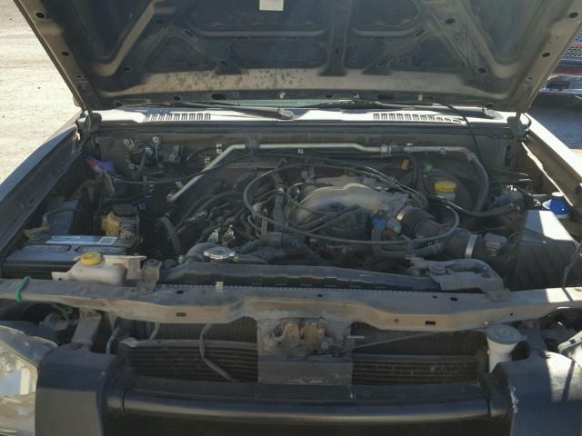 1N6ED27TX1C324690 - 2001 NISSAN FRONTIER C BROWN photo 7