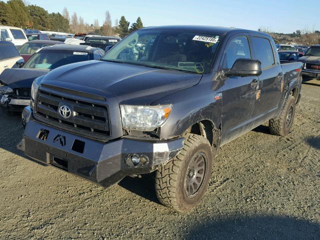 5TFDY5F18CX250248 - 2012 TOYOTA TUNDRA CRE GRAY photo 2