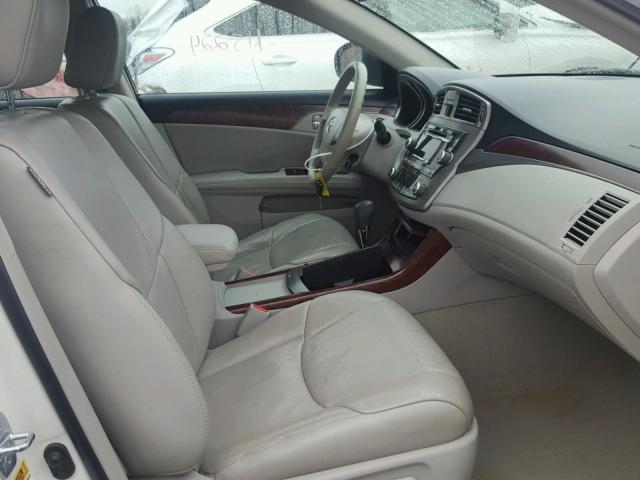 4T1BK3DB9BU410822 - 2011 TOYOTA AVALON BAS WHITE photo 5