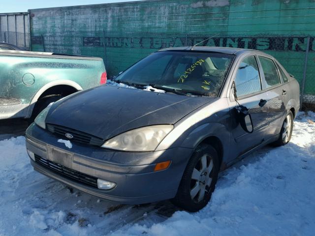 1FAFP38342W324483 - 2002 FORD FOCUS ZTS GRAY photo 2