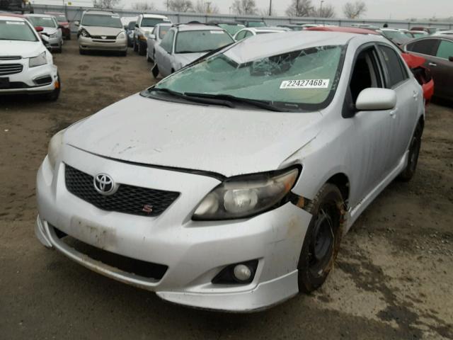 1NXBU40E59Z069977 - 2009 TOYOTA COROLLA BA SILVER photo 2