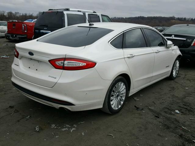 3FA6P0LU1FR127486 - 2015 FORD FUSION SE WHITE photo 4