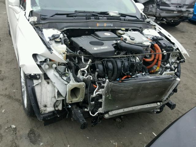 3FA6P0LU1FR127486 - 2015 FORD FUSION SE WHITE photo 9