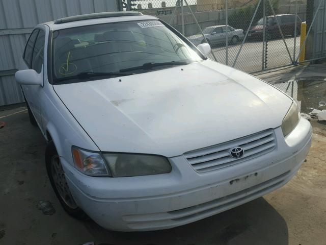 JT2BF28K6X0220304 - 1999 TOYOTA CAMRY LE WHITE photo 1