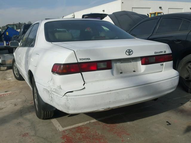 JT2BF28K6X0220304 - 1999 TOYOTA CAMRY LE WHITE photo 3