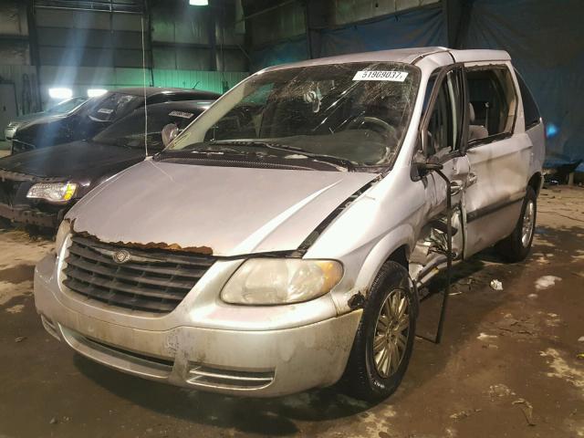 1A4GP45R56B671230 - 2006 CHRYSLER TOWN & COU SILVER photo 2