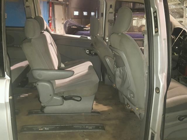 1A4GP45R56B671230 - 2006 CHRYSLER TOWN & COU SILVER photo 6