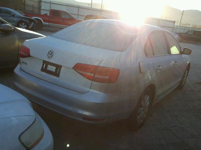 3VW1K7AJ6FM319792 - 2015 VOLKSWAGEN JETTA BASE 银色 照片 4