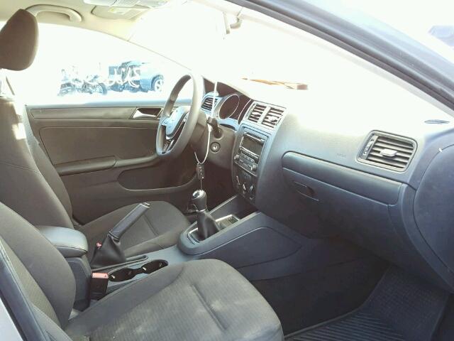 3VW1K7AJ6FM319792 - 2015 VOLKSWAGEN JETTA BASE 银色 照片 5