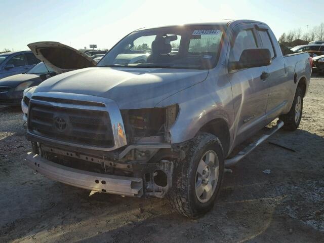 5TFRM5F1XAX013131 - 2010 TOYOTA TUNDRA DOU GRAY photo 2