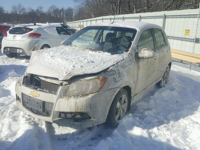 KL1TD66E59B651303 - 2009 CHEVROLET AVEO LS WHITE photo 2
