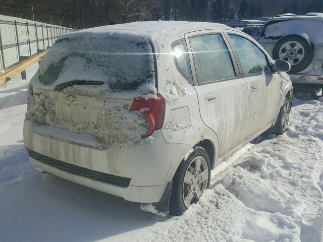 KL1TD66E59B651303 - 2009 CHEVROLET AVEO LS WHITE photo 4