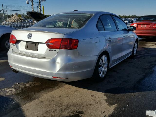 3VWDP7AJ6DM358703 - 2013 VOLKSWAGEN JETTA SE SILVER photo 4