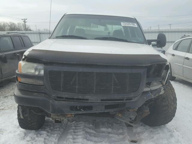 1GTHC23225F804369 - 2005 GMC SIERRA C25 WHITE photo 9