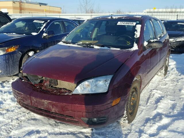 1FAFP37N76W206064 - 2006 FORD FOCUS ZX5 MAROON photo 2