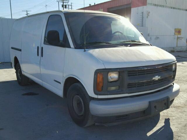 1GCFG25M021226565 - 2002 CHEVROLET EXPRESS G2 WHITE photo 1