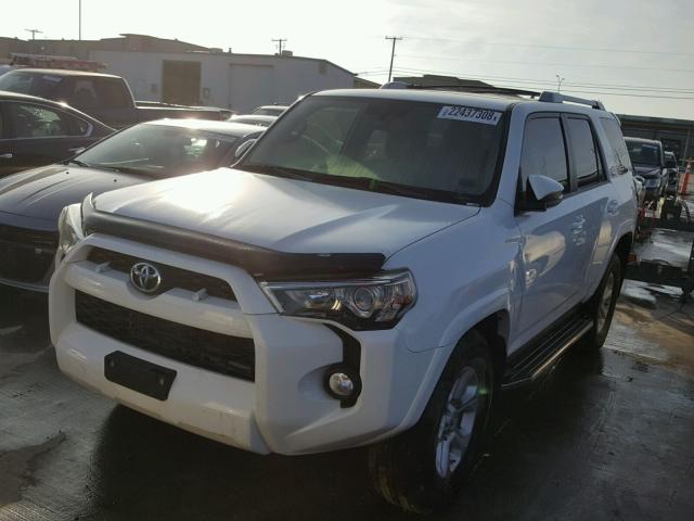 JTEZU5JR7G5135166 - 2016 TOYOTA 4RUNNER SR WHITE photo 2