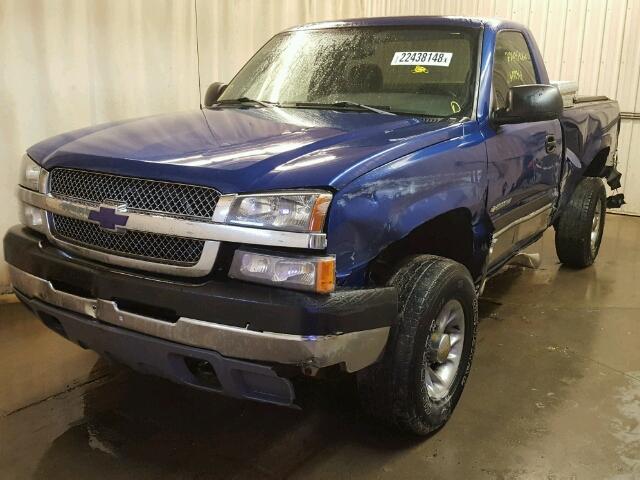 1GCHK24U44E276003 - 2004 CHEVROLET SILVERADO BLUE photo 2