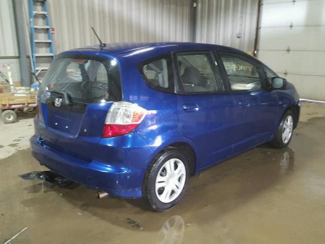 JHMGE8G26AS000692 - 2010 HONDA FIT BLUE photo 4