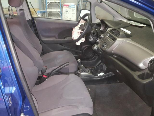 JHMGE8G26AS000692 - 2010 HONDA FIT BLUE photo 5