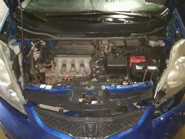 JHMGE8G26AS000692 - 2010 HONDA FIT BLUE photo 7