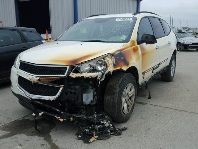 1GNKREED0CJ160831 - 2012 CHEVROLET TRAVERSE L WHITE photo 2