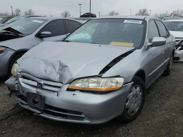 1HGCG655X1A009155 - 2001 HONDA ACCORD LX SILVER photo 2