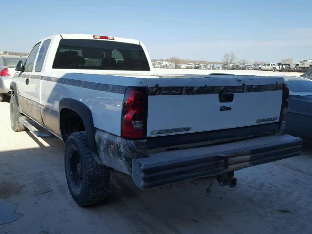 1GCHC29294E268130 - 2004 CHEVROLET SILVERADO WHITE photo 3