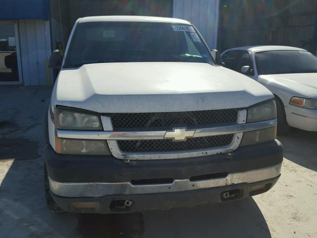 1GCHC29294E268130 - 2004 CHEVROLET SILVERADO WHITE photo 9