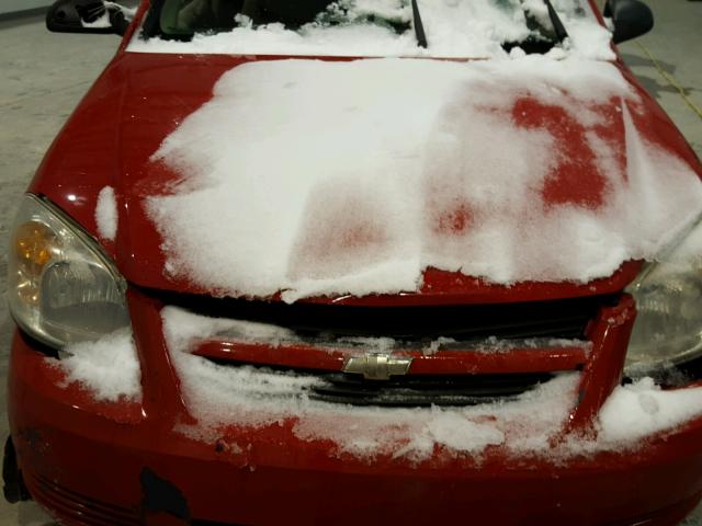 1G1AK52F357558624 - 2005 CHEVROLET COBALT RED photo 7