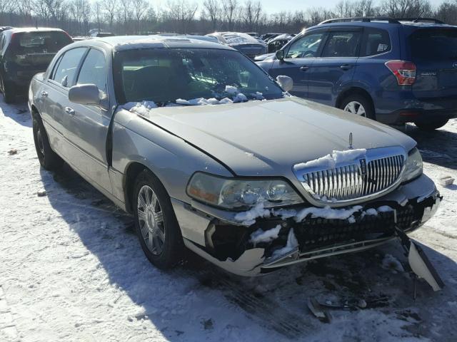 1LNHM83W93Y610583 - 2003 LINCOLN TOWN CAR C TAN photo 1