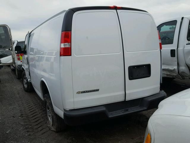 1GCWGAFF2H1337346 - 2017 CHEVROLET EXPRESS G2 WHITE photo 3