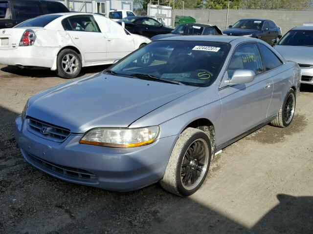 1HGCG3267XA005794 - 1999 HONDA ACCORD LX SILVER photo 2