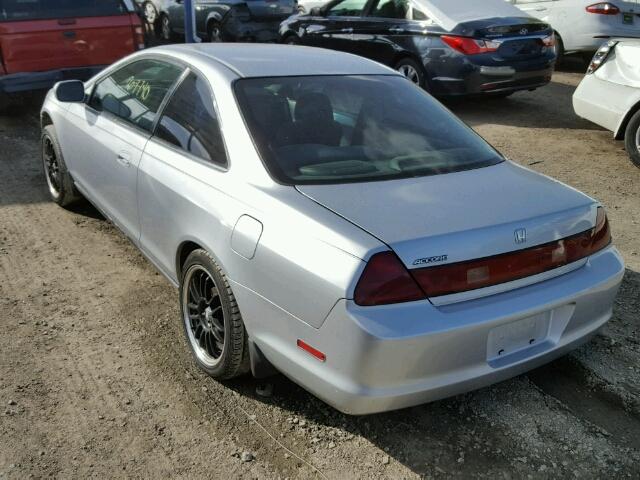 1HGCG3267XA005794 - 1999 HONDA ACCORD LX SILVER photo 3