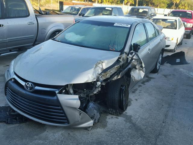 4T1BF1FK9FU004275 - 2015 TOYOTA CAMRY LE SILVER photo 2