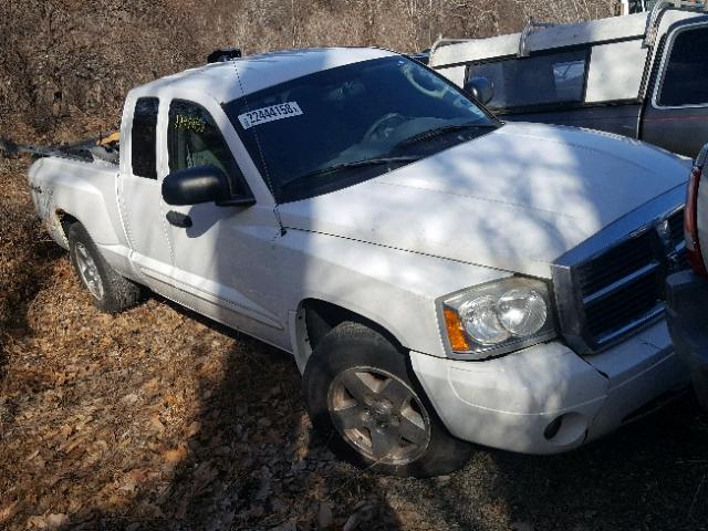 1D7HW52N65S226262 - 2005 DODGE DAKOTA LAR WHITE photo 1