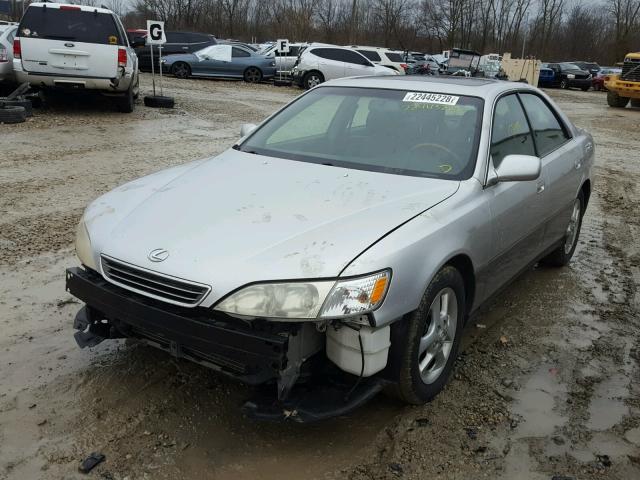 JT8BF28G710320419 - 2001 LEXUS ES 300 SILVER photo 2