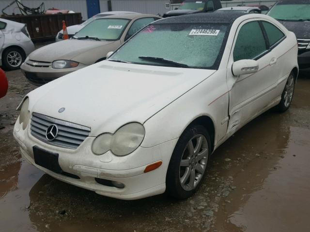 WDBRN40J23A402303 - 2003 MERCEDES-BENZ C 230K SPO WHITE photo 2