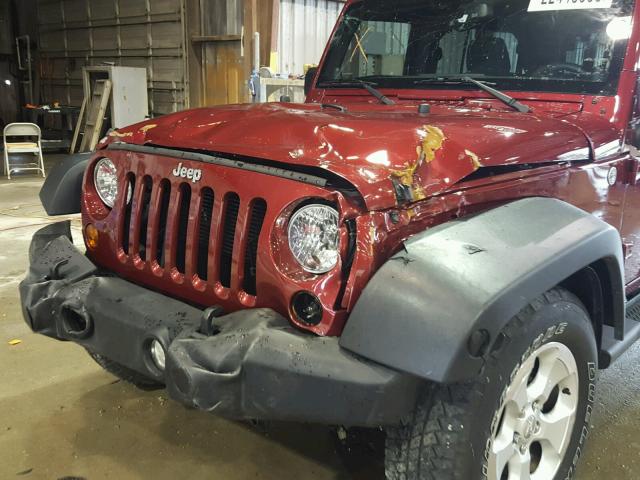 1C4HJWDG0DL558431 - 2013 JEEP WRANGLER U MAROON photo 9