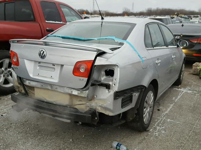 3VWJX7AJ1AM079920 - 2010 VOLKSWAGEN JETTA S Gümüş foto 4