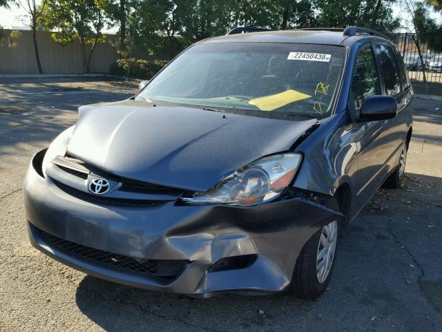 5TDZK23CX8S178090 - 2008 TOYOTA SIENNA CE GRAY photo 2