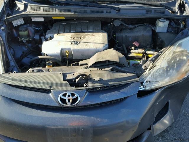 5TDZK23CX8S178090 - 2008 TOYOTA SIENNA CE GRAY photo 7