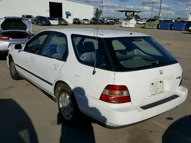 1HGCE1825VA004249 - 1997 HONDA ACCORD LX WHITE photo 3