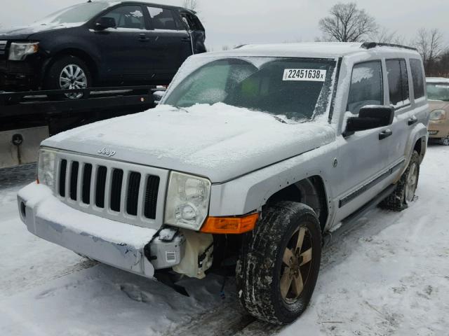 1J8HG48N56C189167 - 2006 JEEP COMMANDER SILVER photo 2