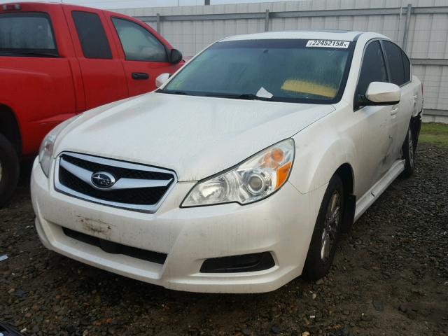 4S3BMCG69C3029718 - 2012 SUBARU LEGACY 2.5 WHITE photo 2