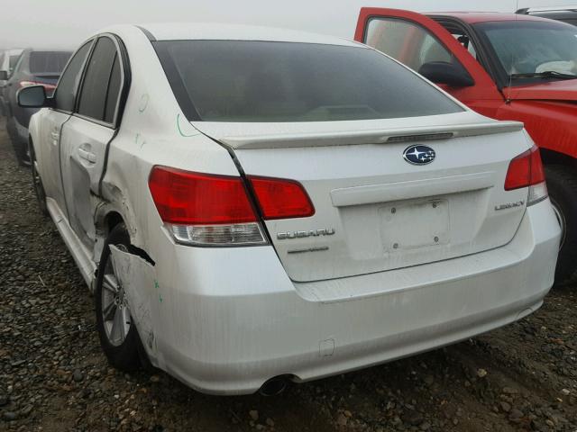 4S3BMCG69C3029718 - 2012 SUBARU LEGACY 2.5 WHITE photo 3