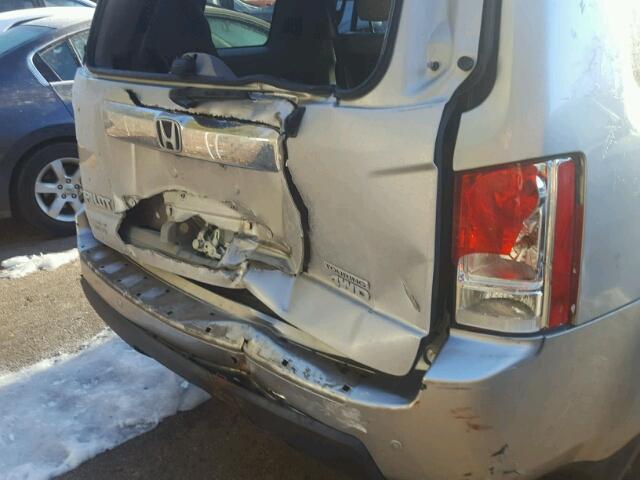 5FNYF4H88AB019255 - 2010 HONDA PILOT TOUR SILVER photo 9