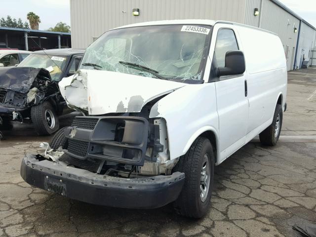 1GCFG15X241104507 - 2004 CHEVROLET EXPRESS G1 WHITE photo 2