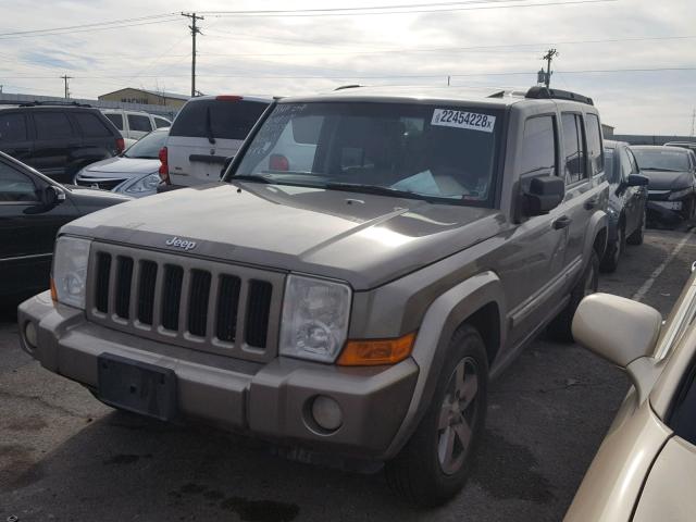 1J8HG48K46C153606 - 2006 JEEP COMMANDER GOLD photo 2